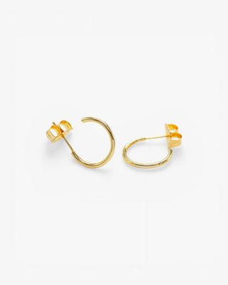 Pendientes aro de plata pequeños muy finos y elegantes modelo dorado