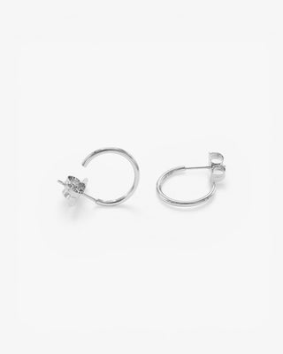 Boucles d'oreilles créoles en argent très fines et élégantes