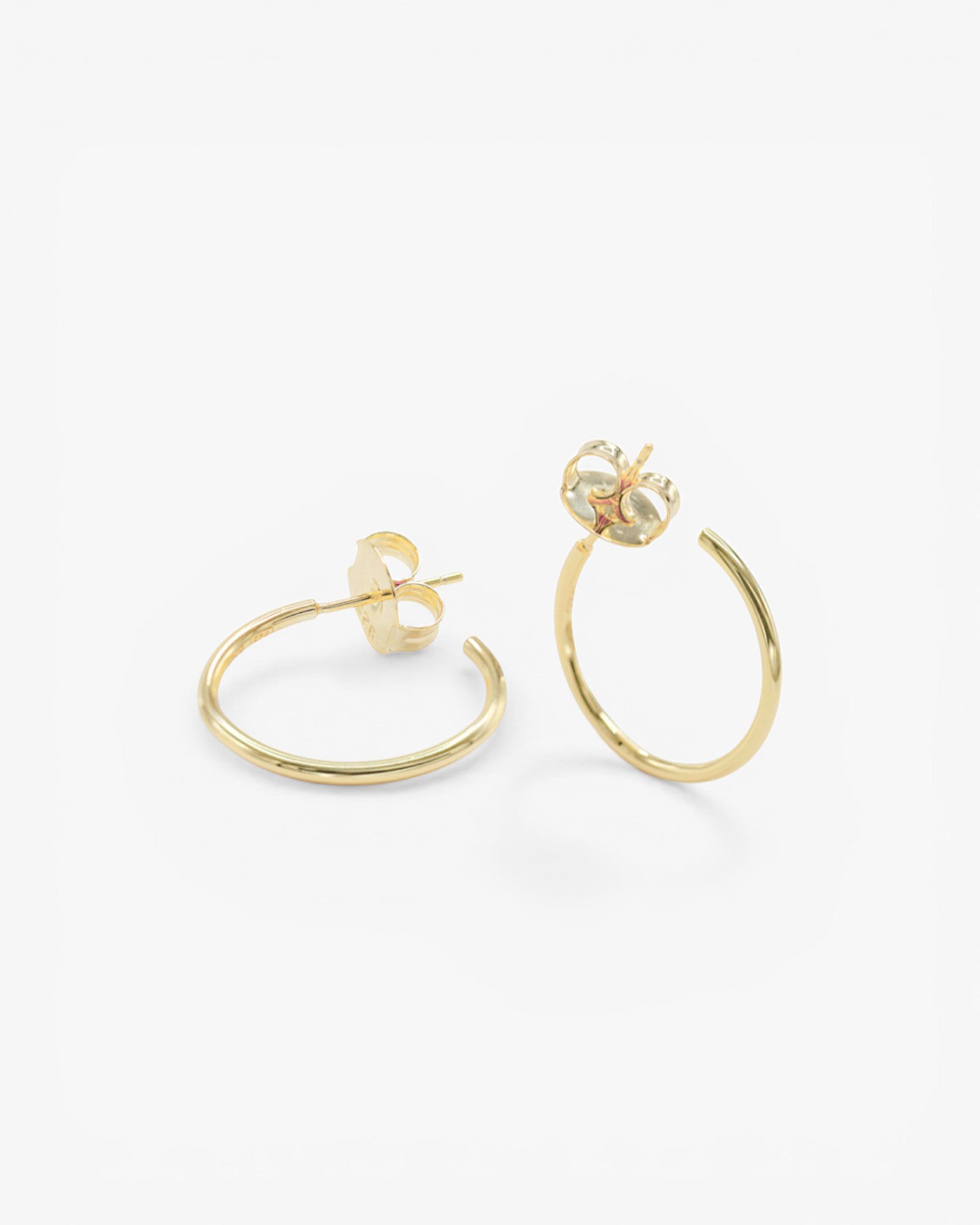 Pendientes aro de plata pequeños diseño fino y elegante dorado
