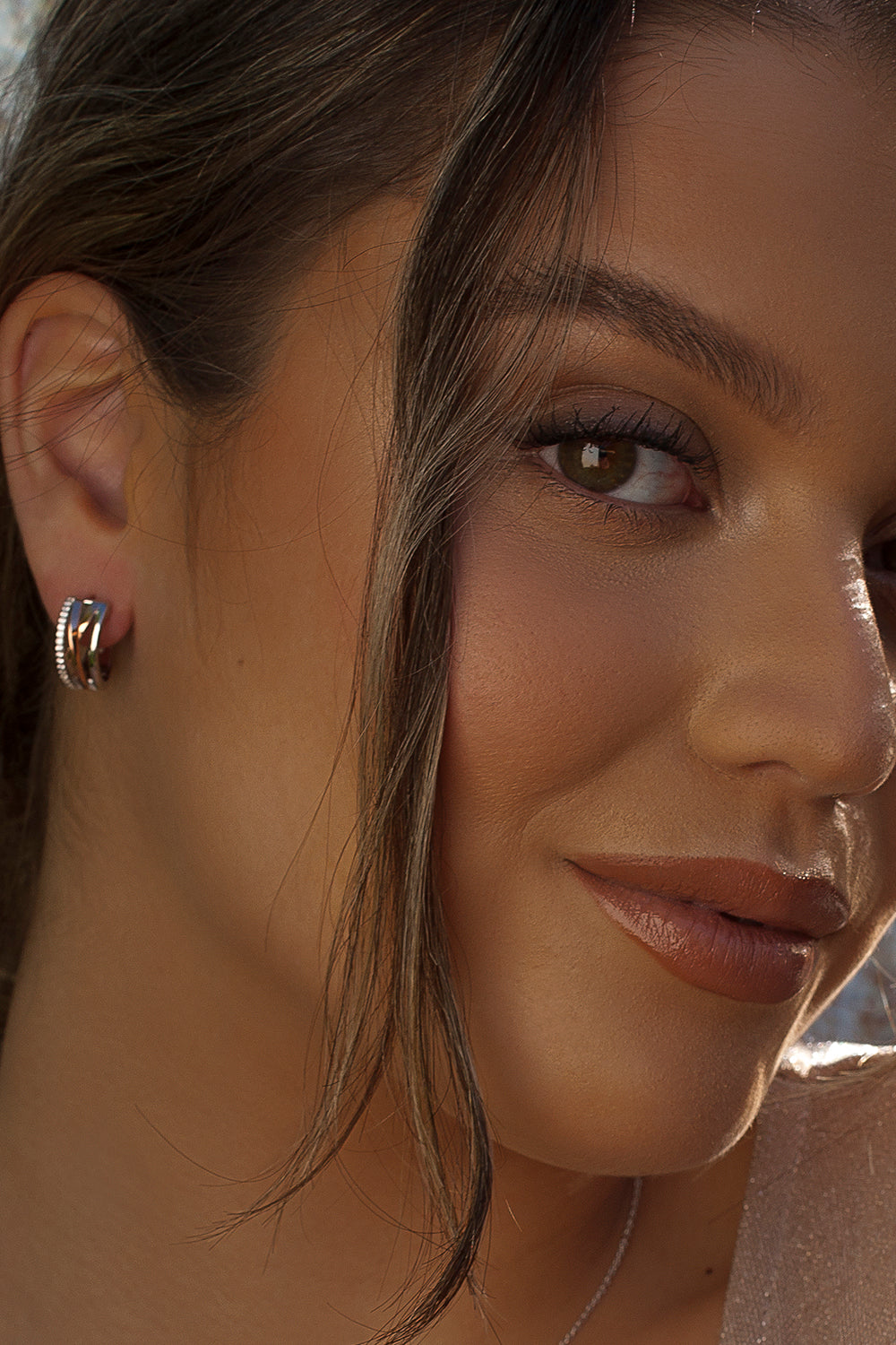 Pendientes aro bicolores formados por cuatro raíles