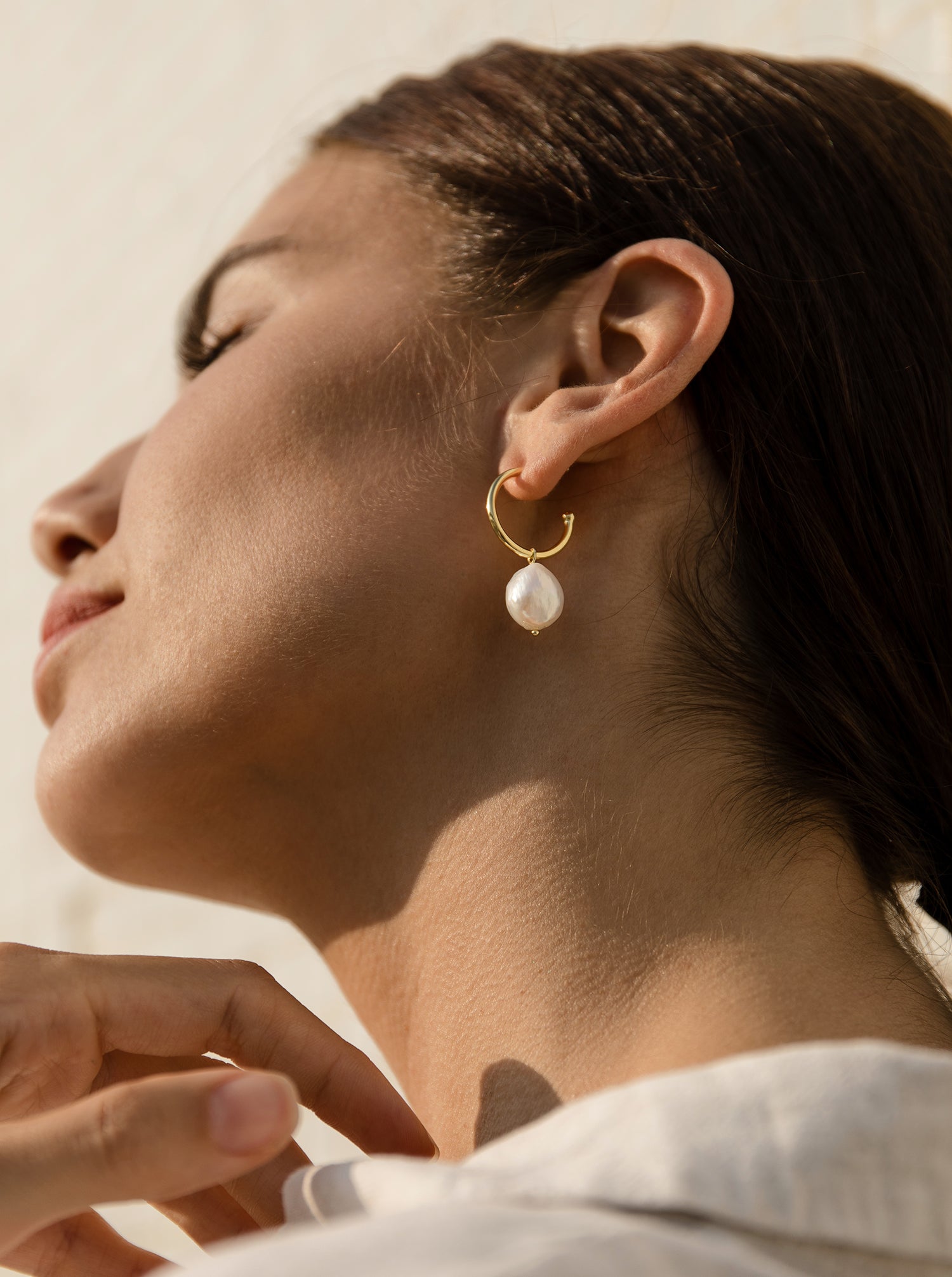 Boucles d'oreilles créoles en argent avec pendentif en perle naturelle