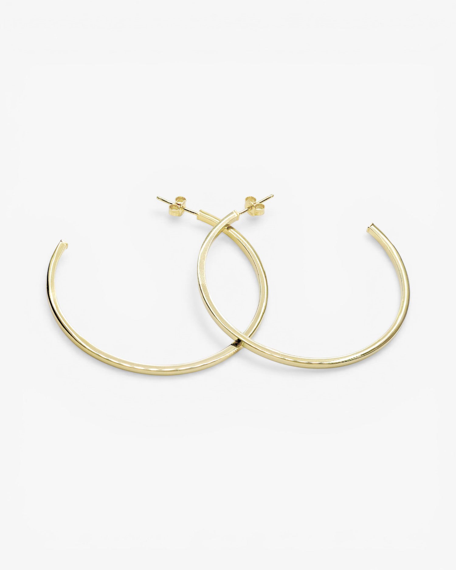 Pendientes aros grandes diseño cuadrado bañados en oro