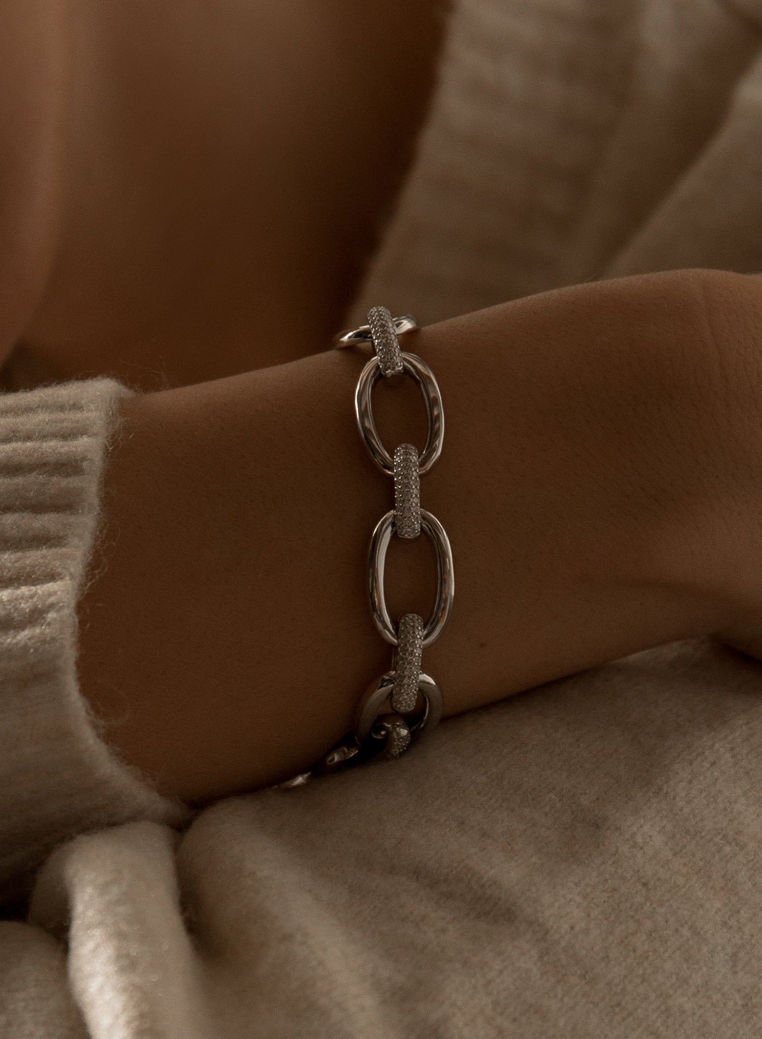 Pulsera eslabones plata ovalados con detalle de circonita