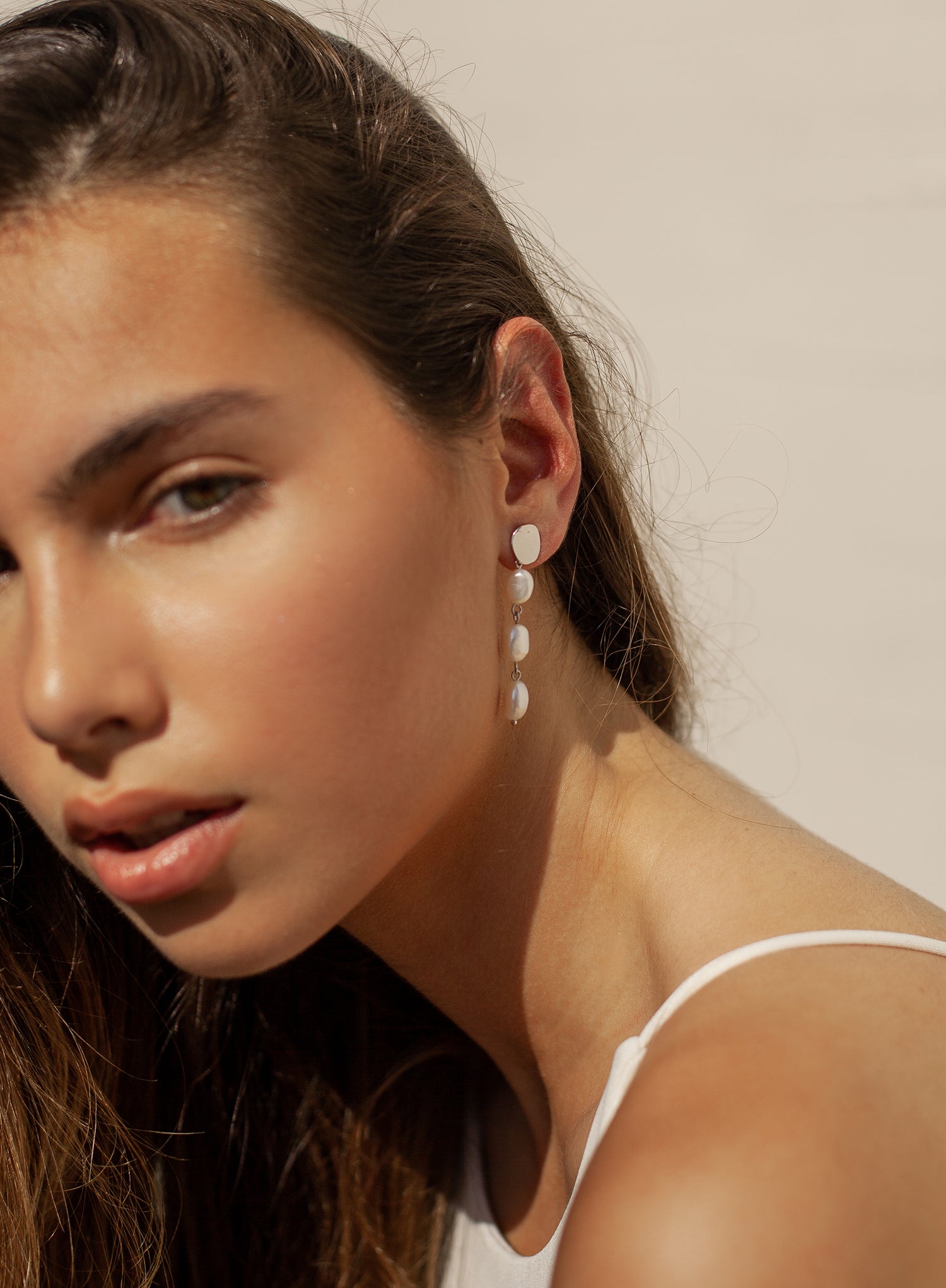 Pendientes largos perlas diseño líquido irregular