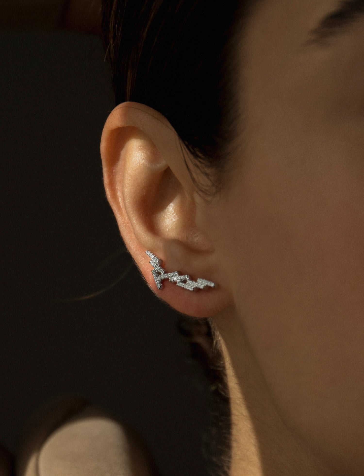 Pendientes trepadores de plata diseño chaos con circonitas