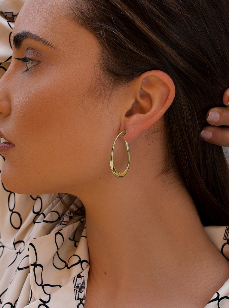 Pendientes aro de plata diseño abierto y ovalado bañado en oro