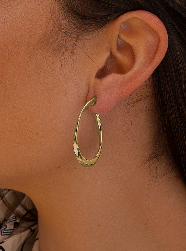 Pendientes aro de plata diseño abierto y ovalado bañado en oro