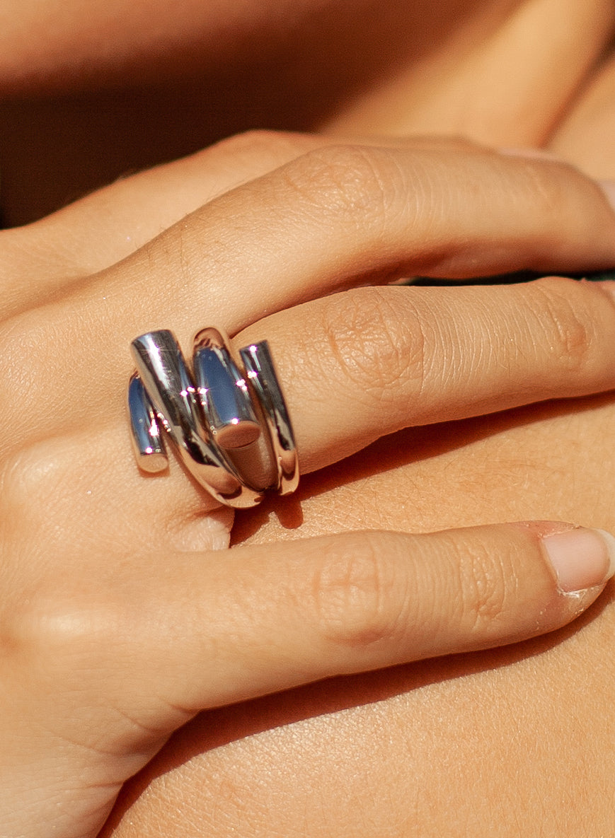 Anillos grandes en plata diseño grueso y entrelazado