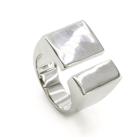 Anillo sello diseño abierto con plata lisa