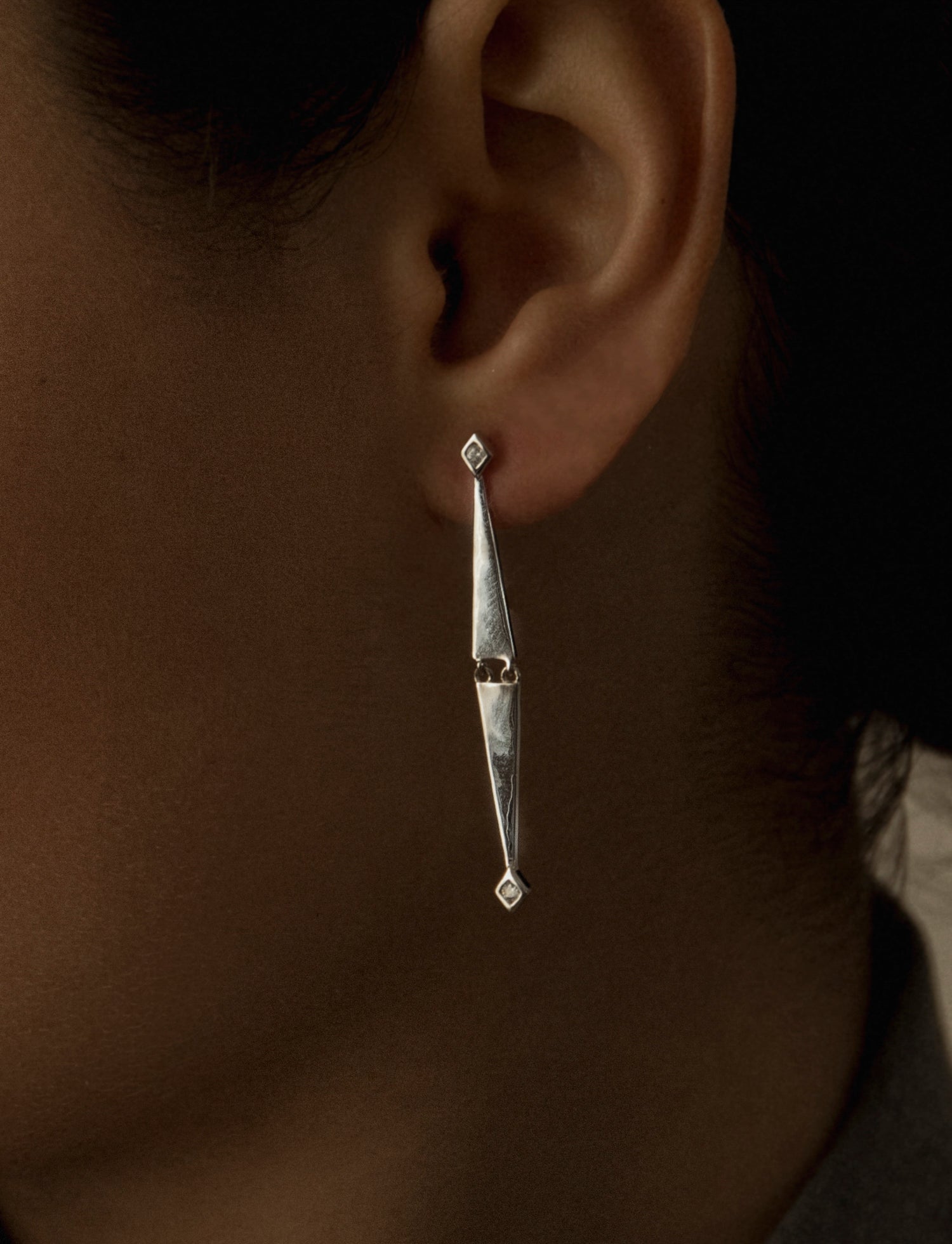 Pendientes largos de plata finos diseño doble triangulo móviles
