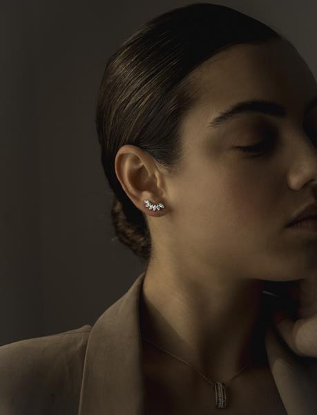 Boucles d'oreilles grimpantes en argent ornées de six pierres de zircone cubique taille marquise, de forme ovale