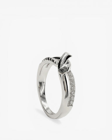 Anillos finos motivo de nudo y circonitas