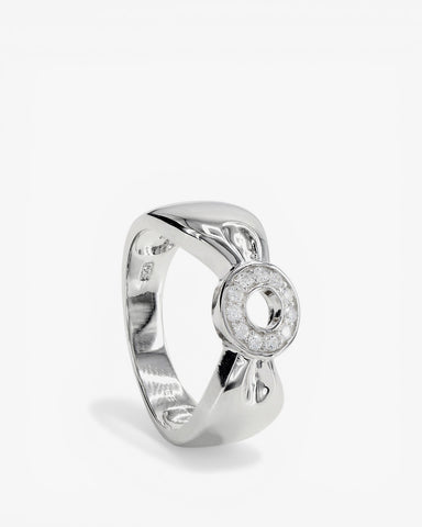 Anillo circonitas diseño de lazo con motivo circular