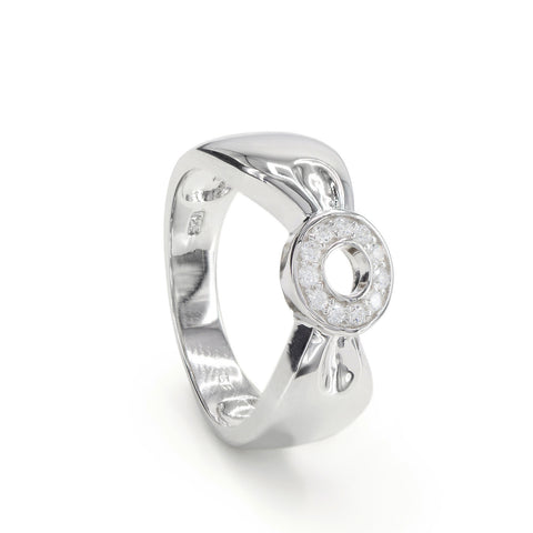 Anillo circonitas diseño de lazo con motivo circular