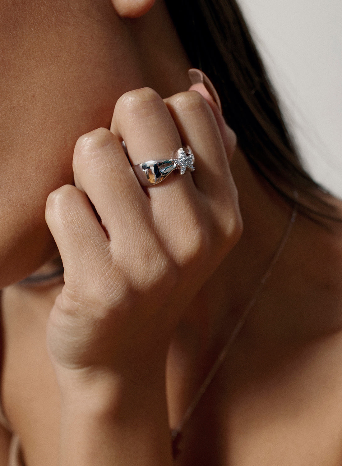 Anillos circonitas diseño de estrella brillante central