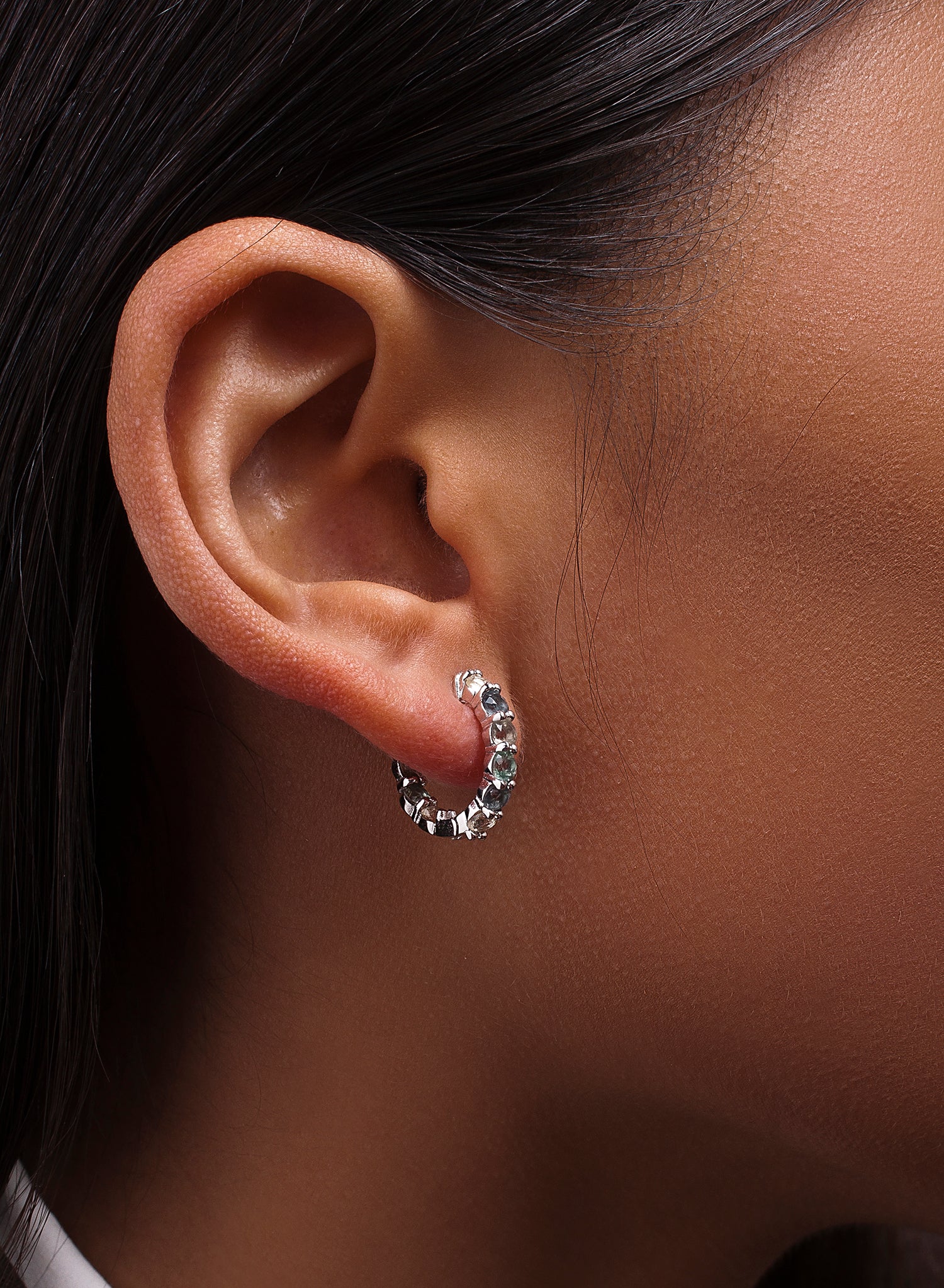 Pendientes aros pequeños formados por cuarzos adamantinos talla ovalada