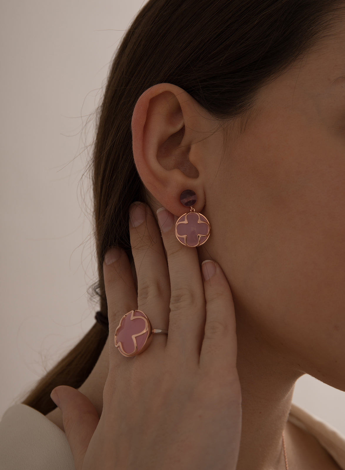 Anillos con piedras motivo diseño de flor rosa