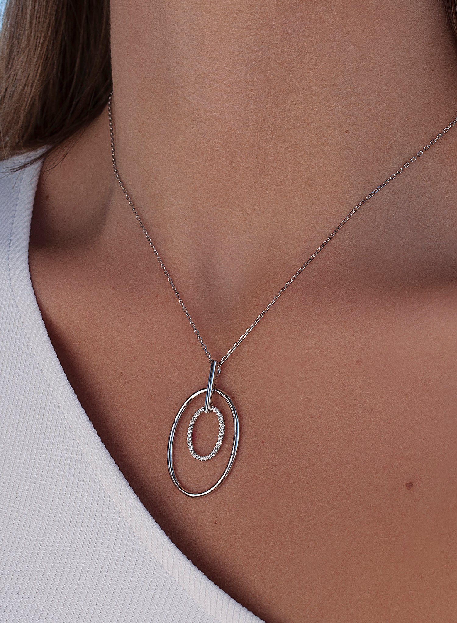 pendentif brillante de argent motif circulaire double