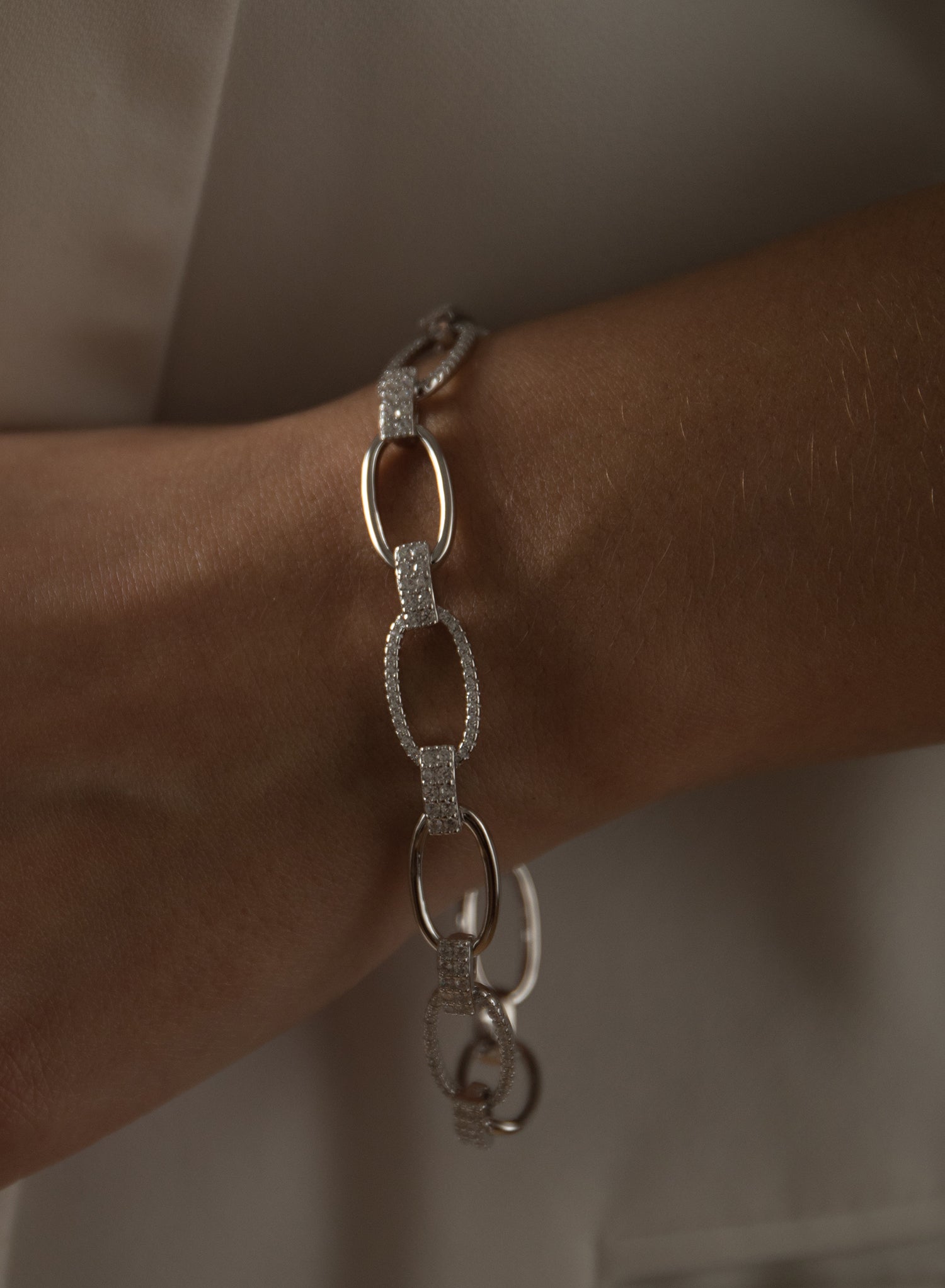 Pulsera eslabones plata diseño alterno con circonitas