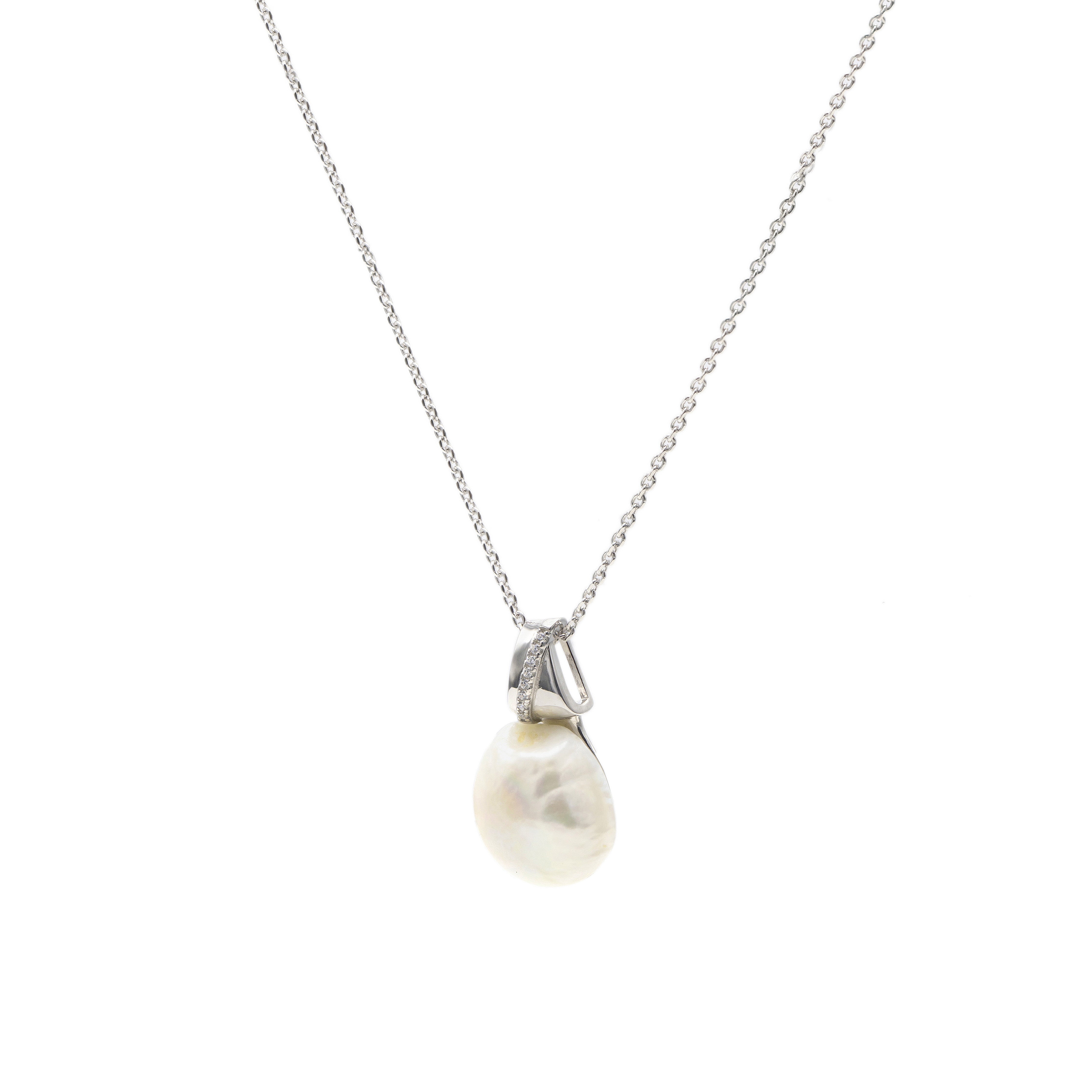 Colgante perlas en plata diseño diagonal de circonita