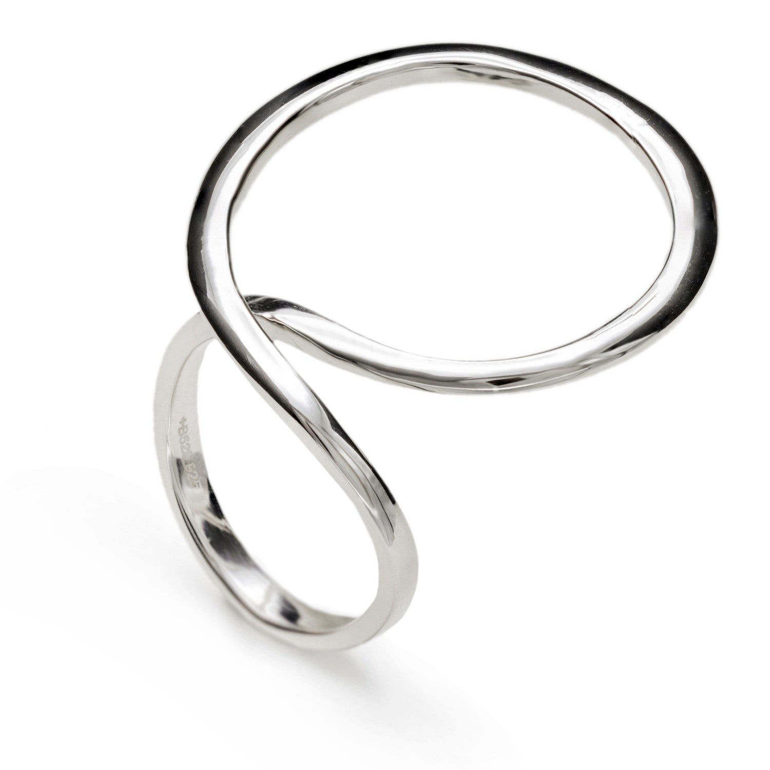 Anillos de diseño circular entrelazado