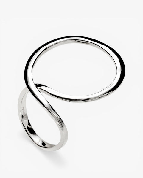 Anillos de diseño circular entrelazado
