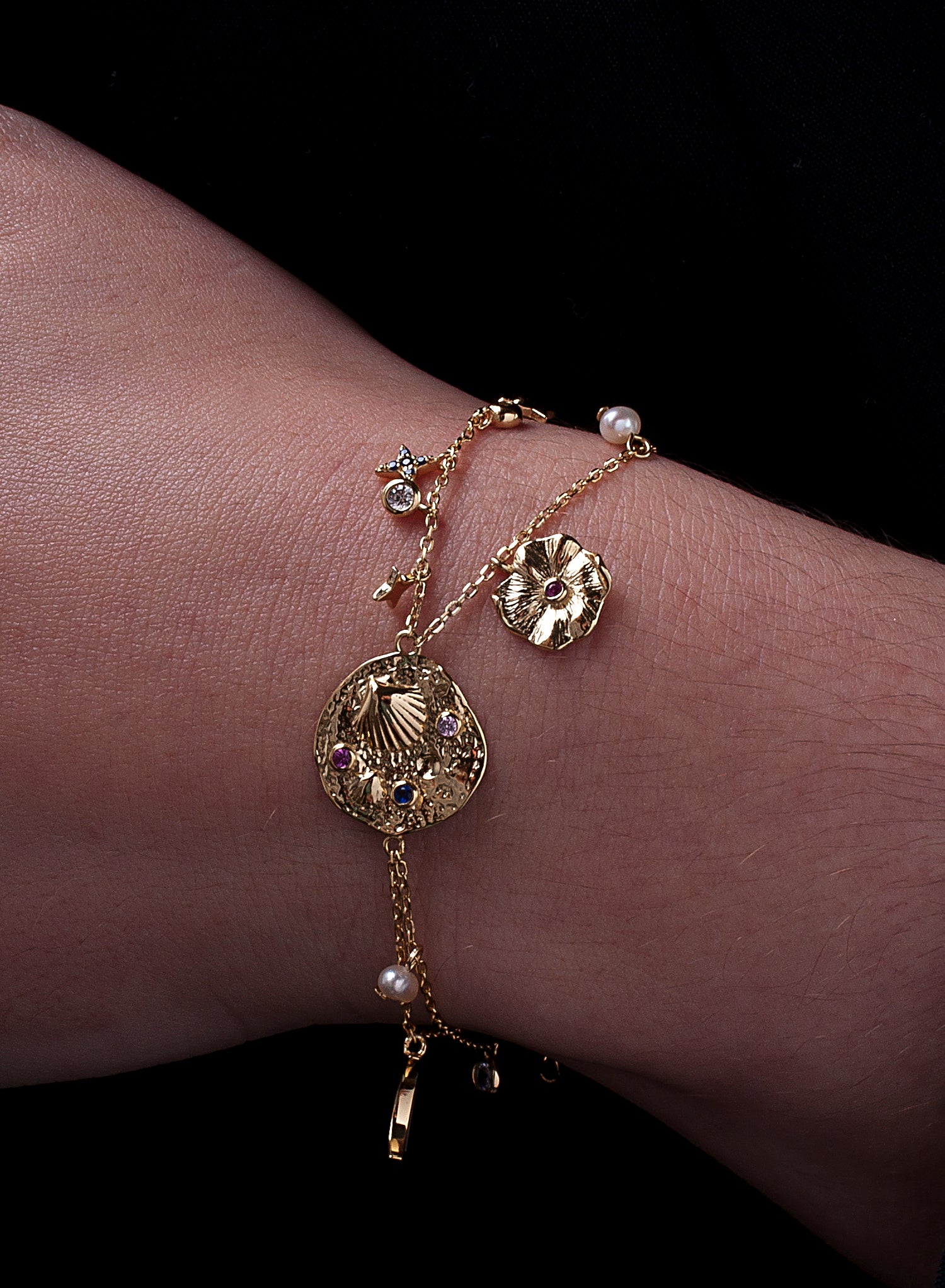 bracelets avec pendentifs design de médaille central