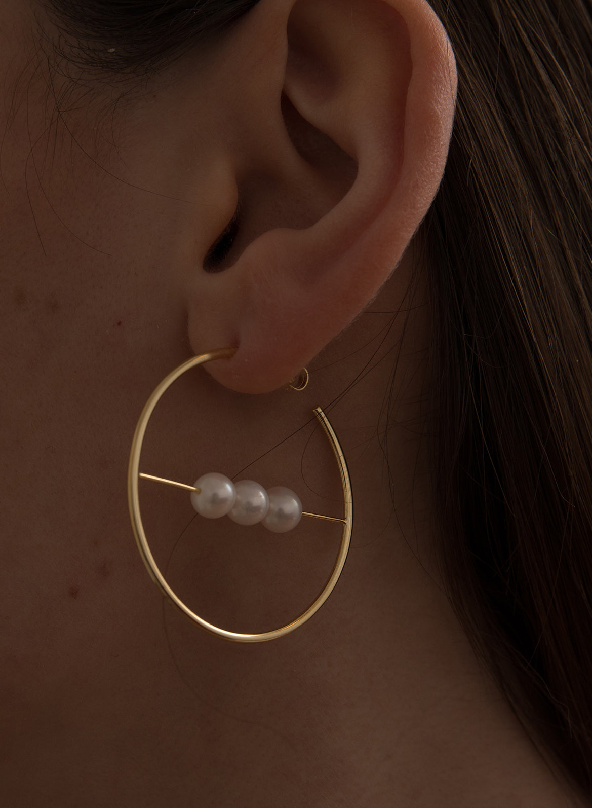 Pendientes aro originales diseño barra central con tres perlas