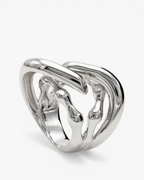 Grandes bagues en argent avec un motif liquide irrégulier