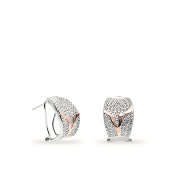 Pendientes cierre omega diseño de circonitas y detalle en oro rosa