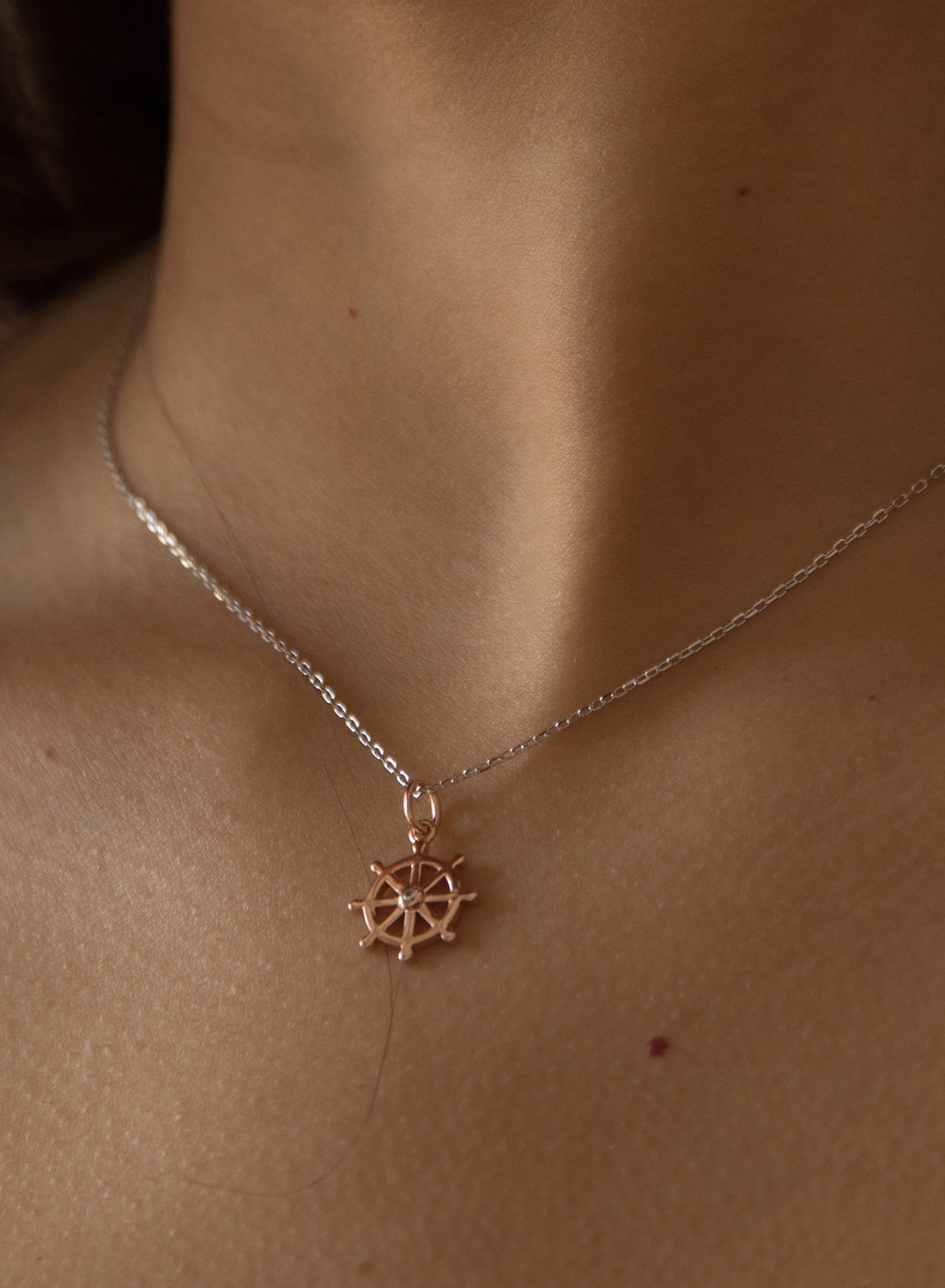 Colgantes pequeños de plata diseño timón