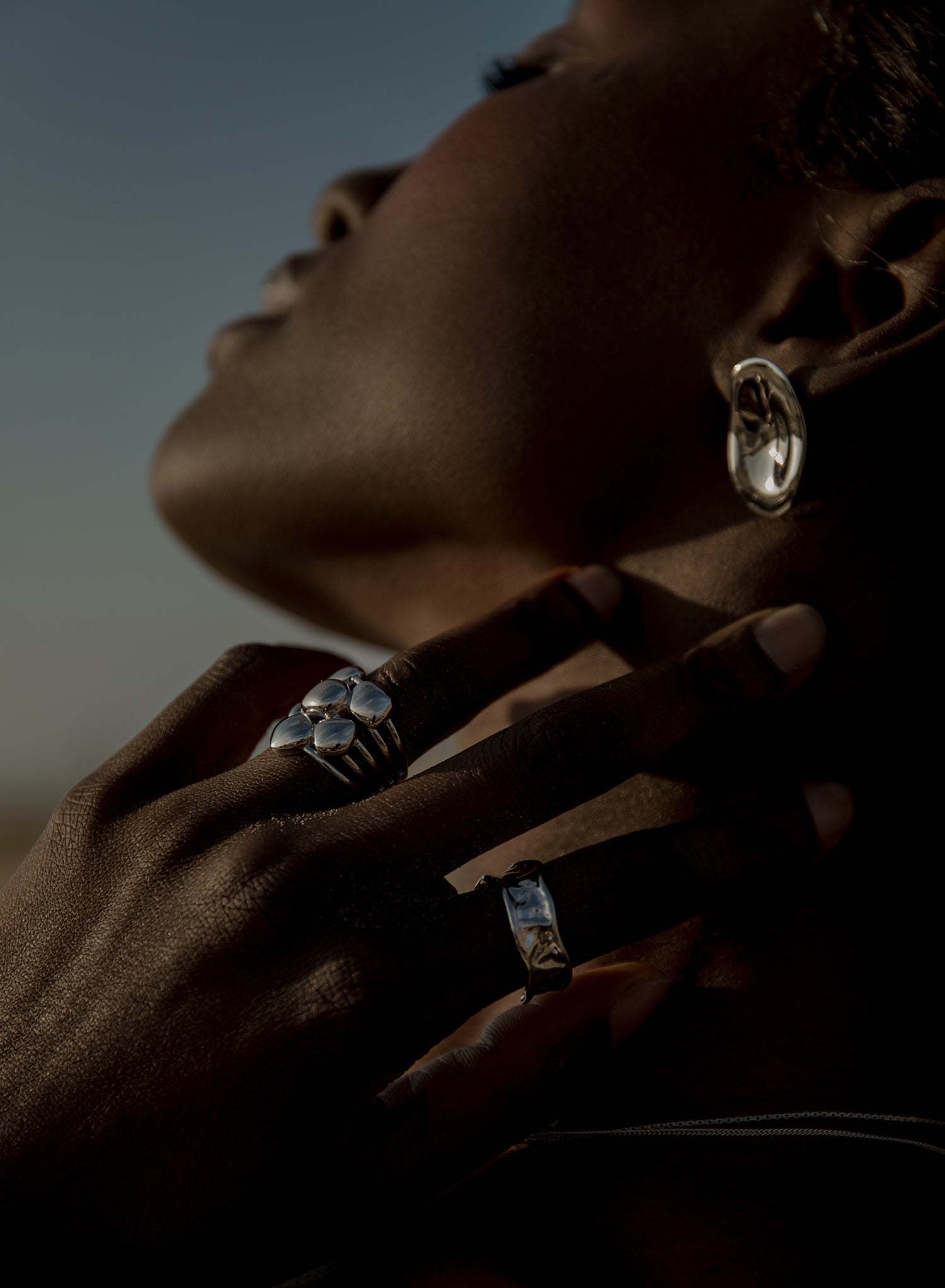 Anillos de diseño ancho irregular líquido