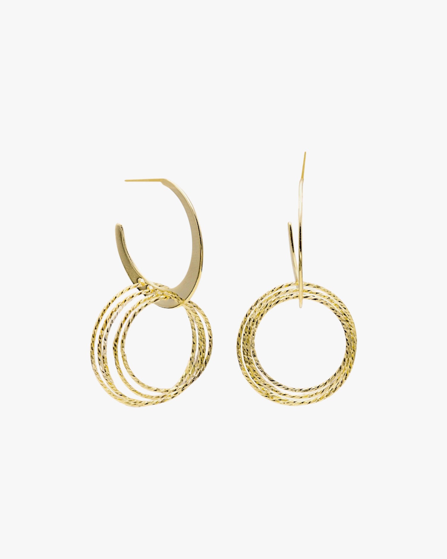 Boucles d'oreilles créoles avec pendentifs à motifs d'anneaux multiples