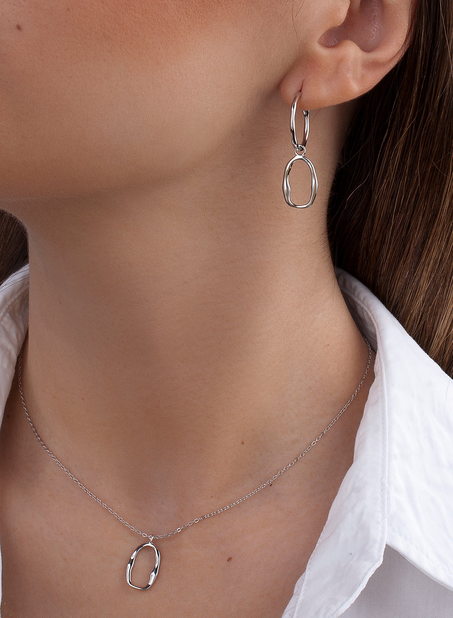 Colgantes pequeños diseño ovalado irregular