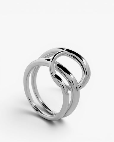 Anillos de diseño enredado con círculo central