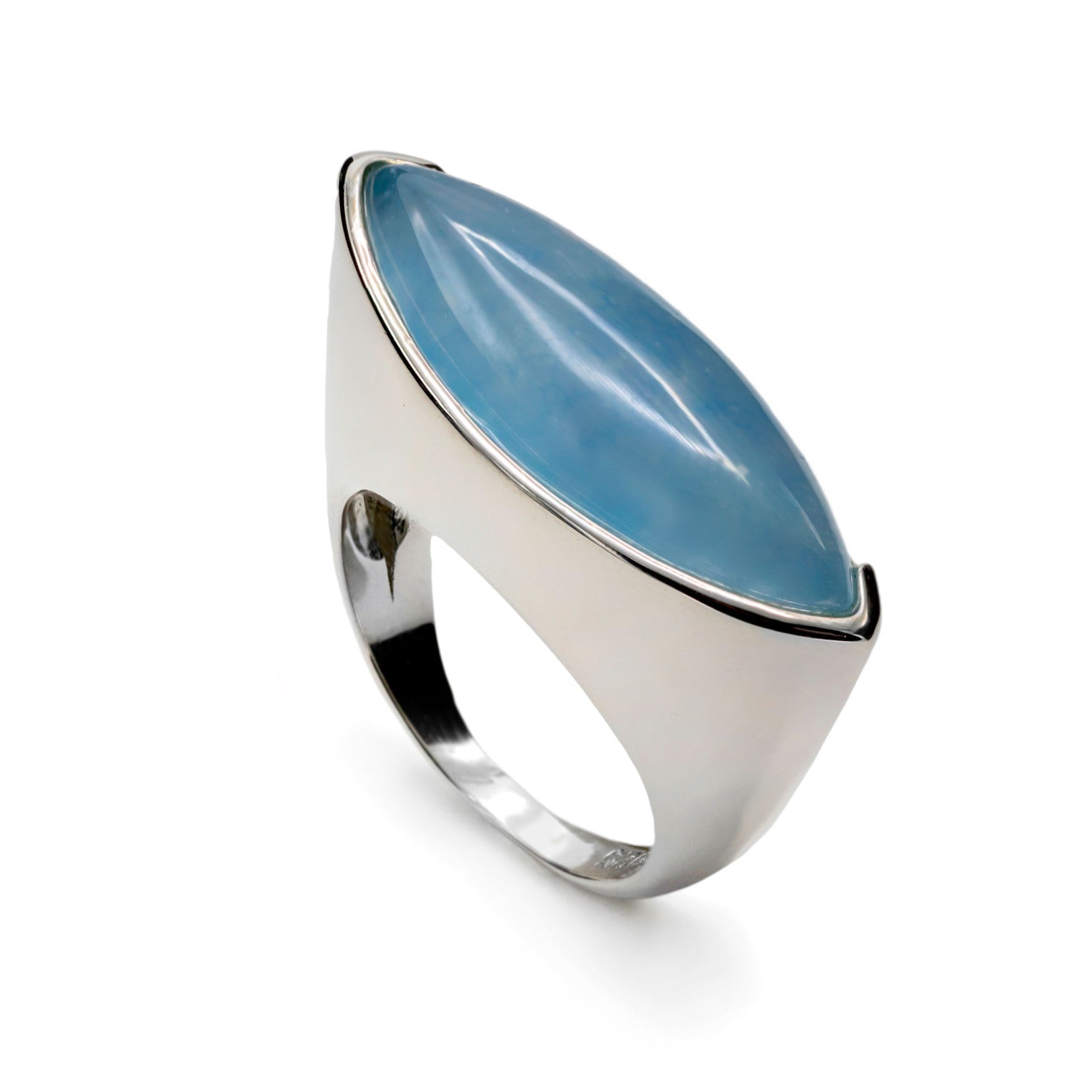 Bagues en argent ornées de pierres bleues aux reflets d'aventurine