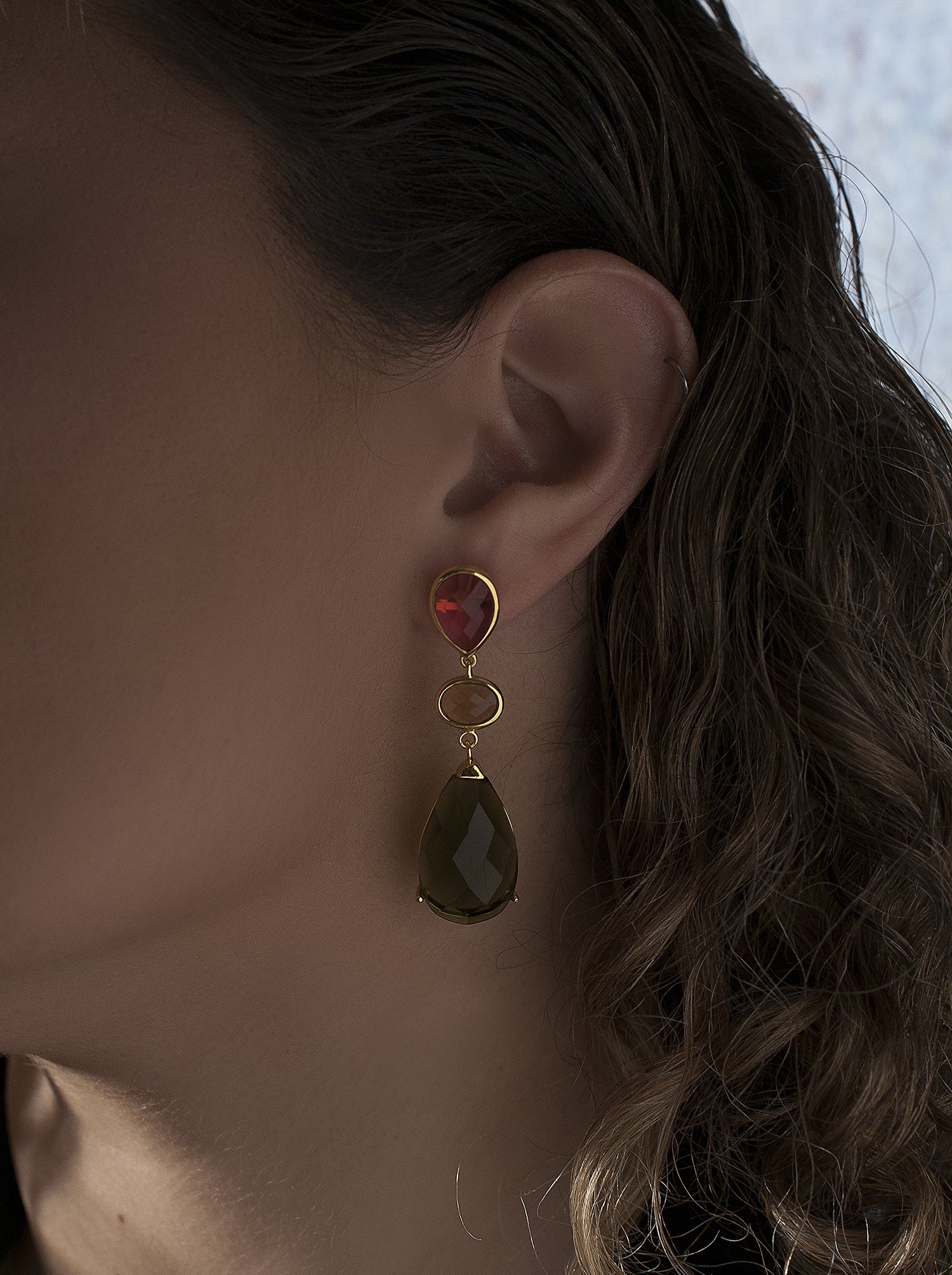 Pendientes de piedras de colores diseño lágrima tonos cálidos