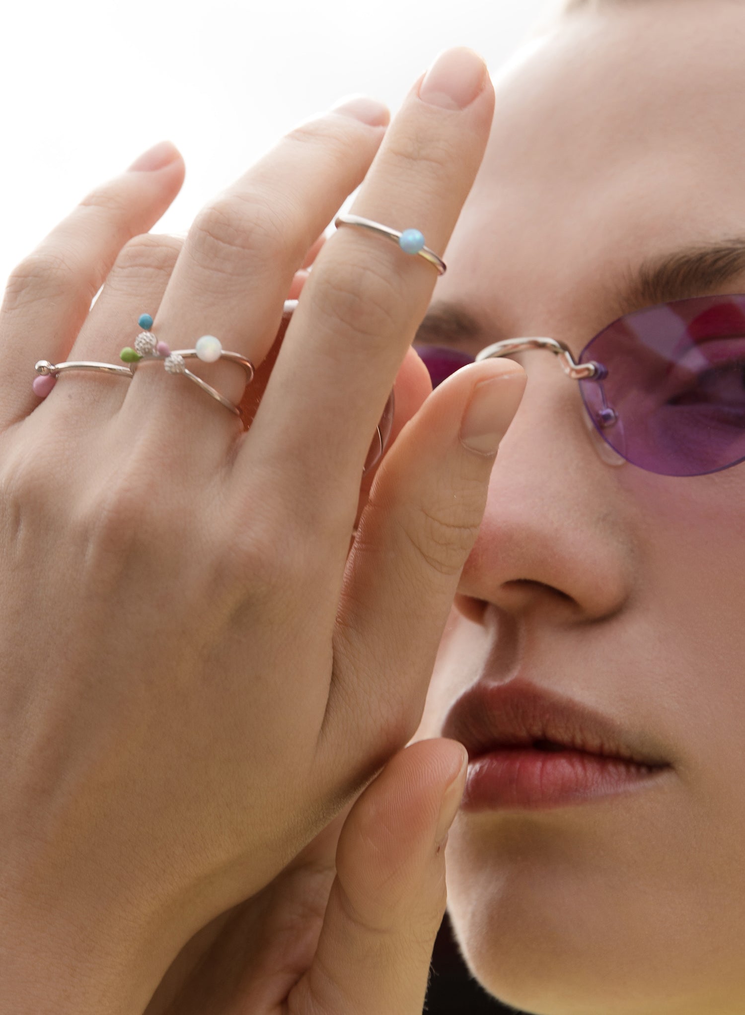 Anillos de diseño multiples railes con esmalte y circonita