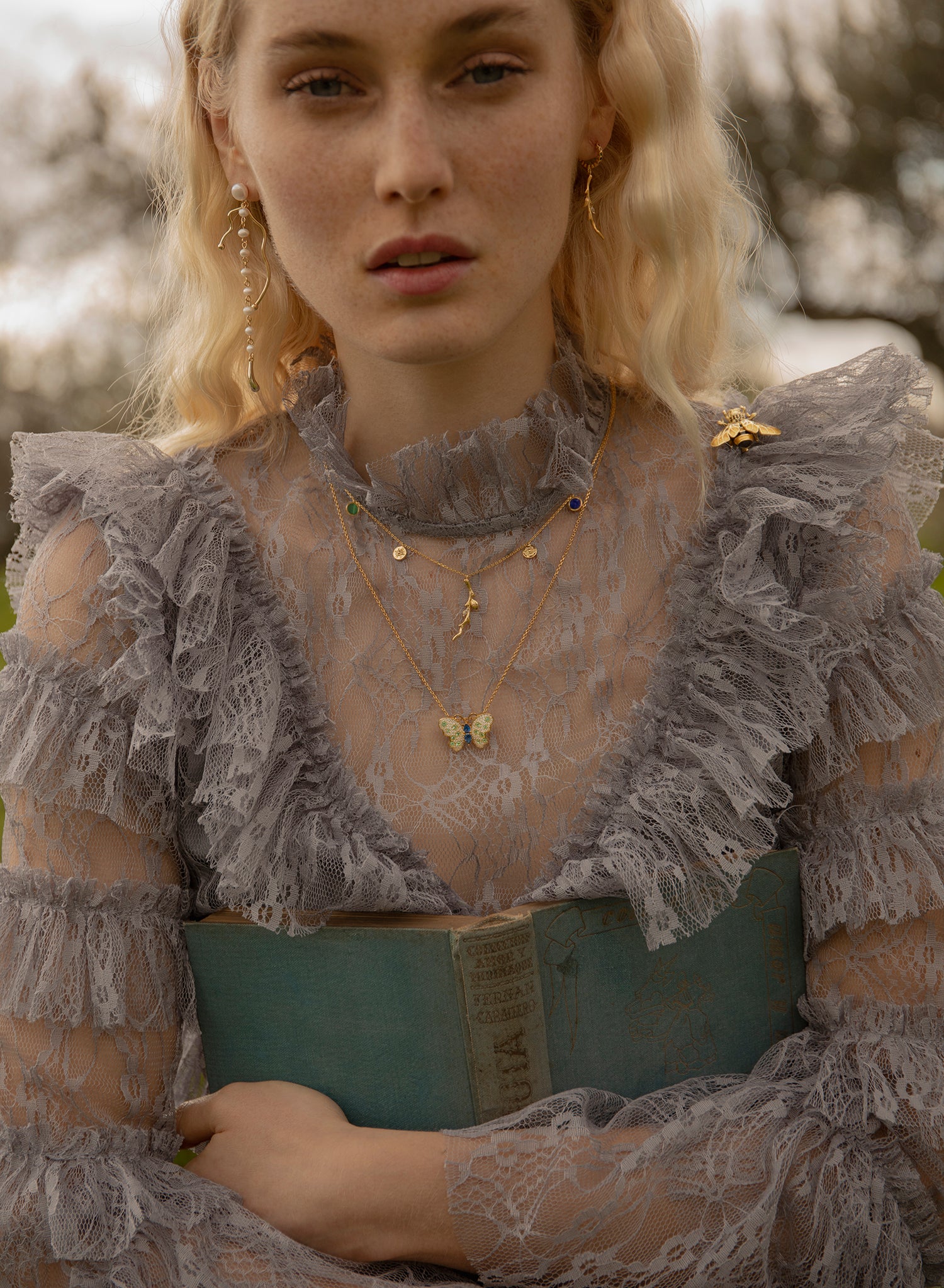Collares con colgantes motivo de rama y círculos