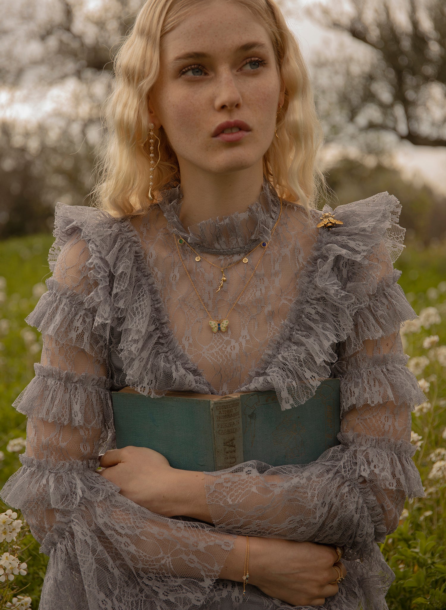 Collares con colgantes motivo de rama y círculos