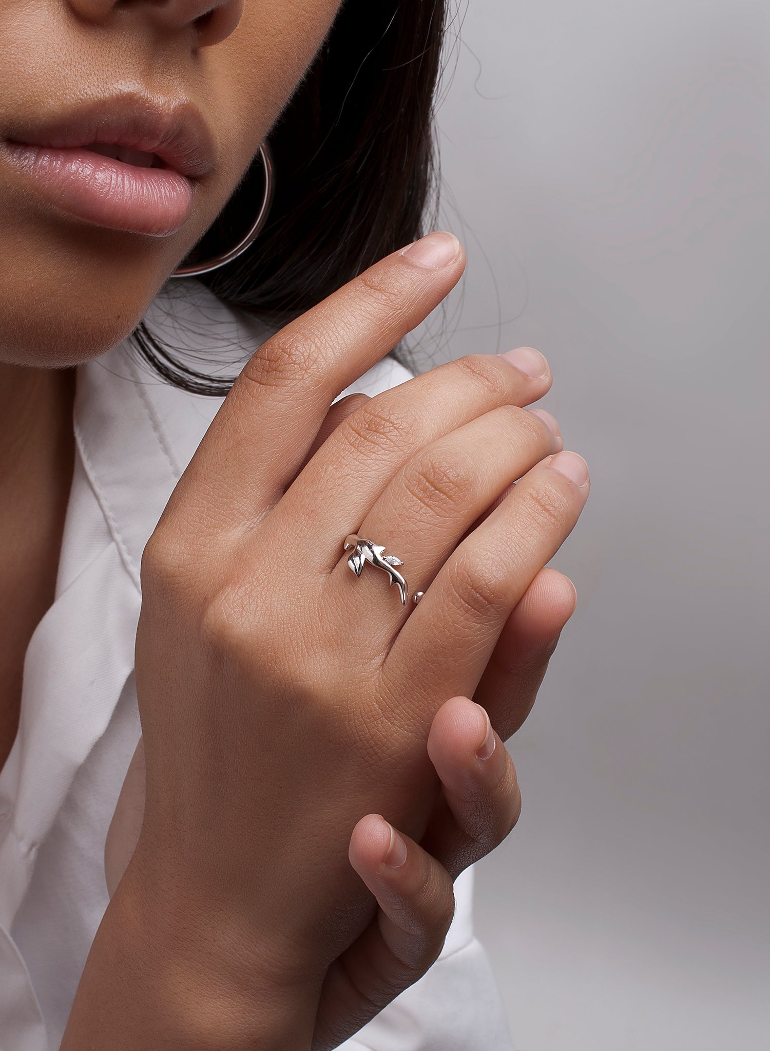 Anillos de diseño de plata rama con circonita