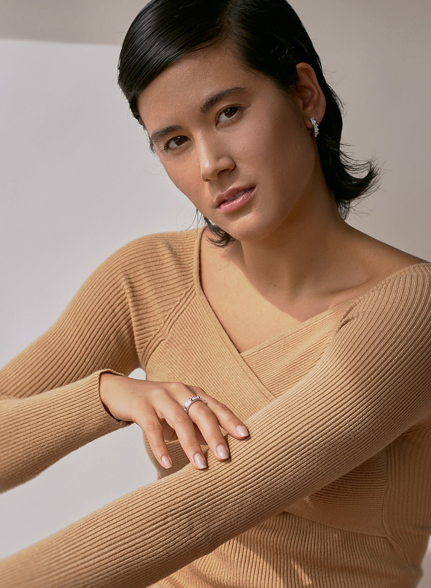 Anillos circonitas diseño de púas con detalles dorados