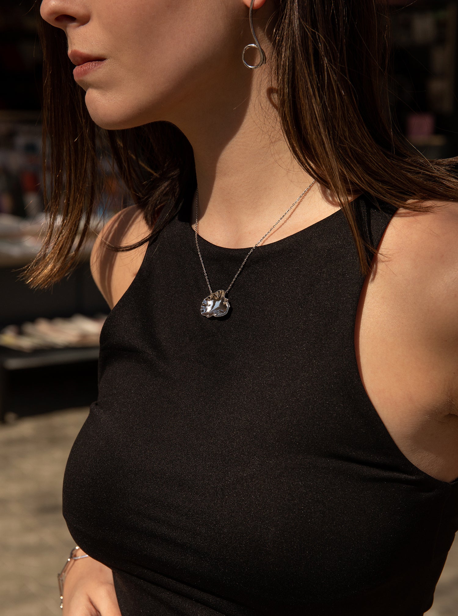 Colliers originaux en argent avec un motif circulaire convexe