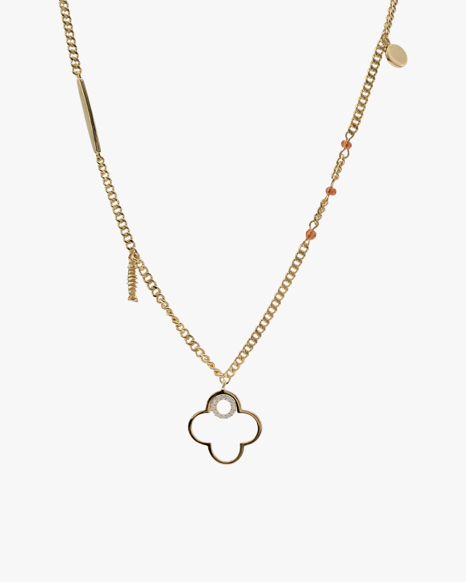 Colliers avec pendentifs ornés d'un charm floral central