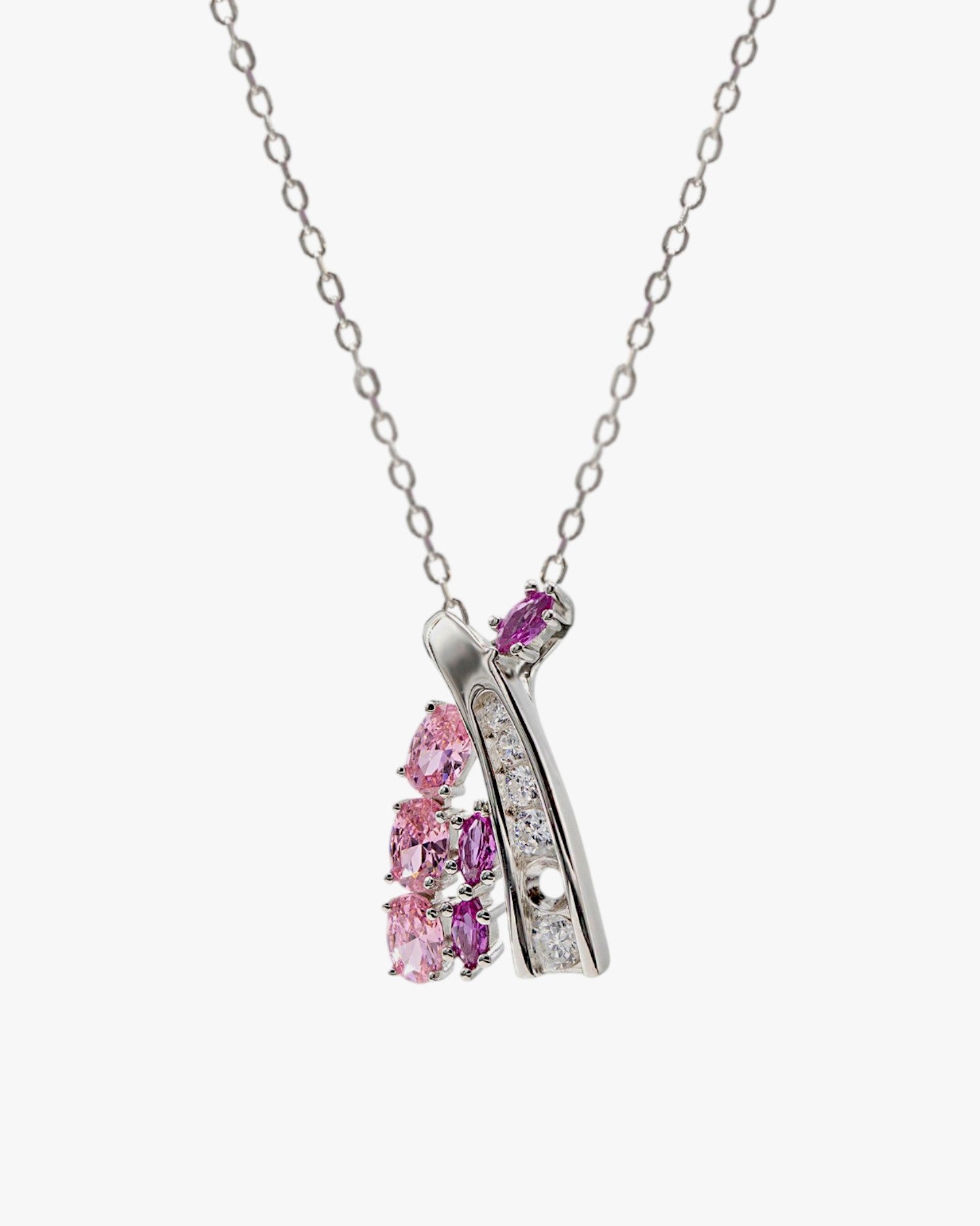 Colliers en argent sertis de pierres, motif croix, quartz rose