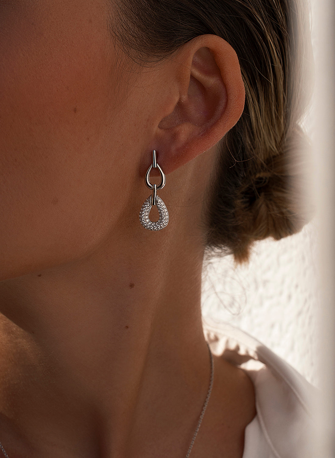 Pendientes originales diseño de doble óvalo y circonitas