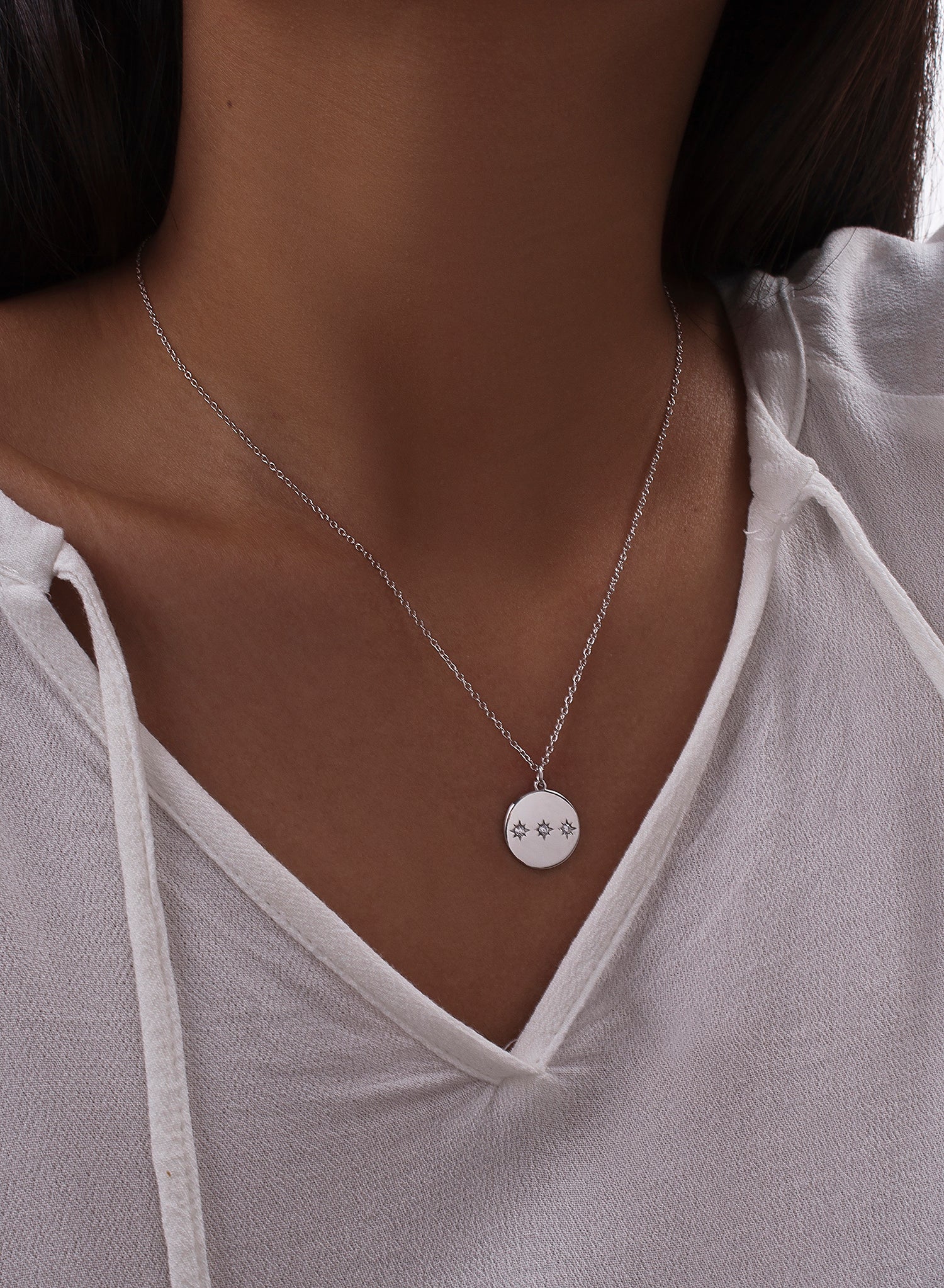 Collar medalla en plata diseño triple destello