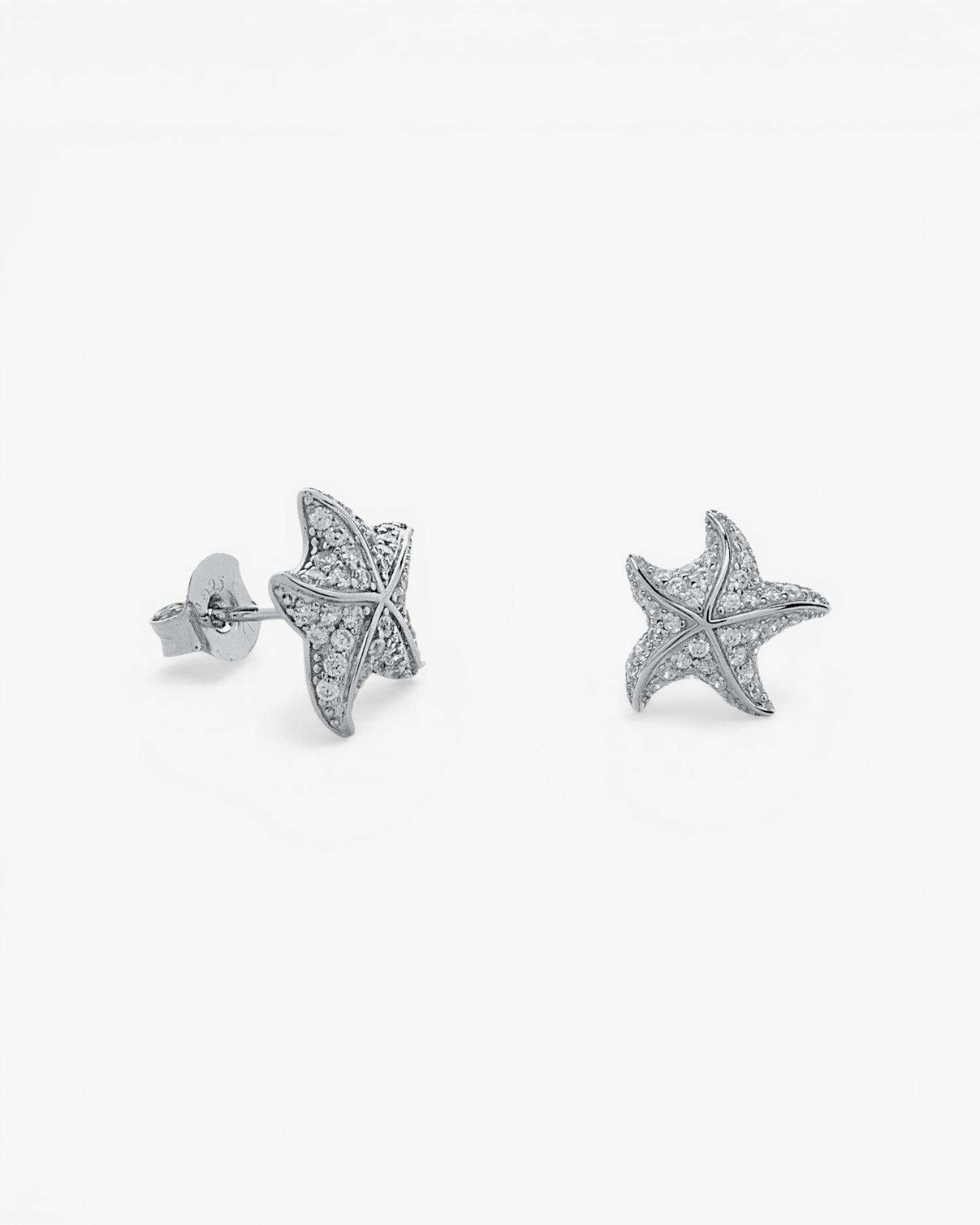 Pendientes pequeños de plata diseño estrella de mar con circonitas
