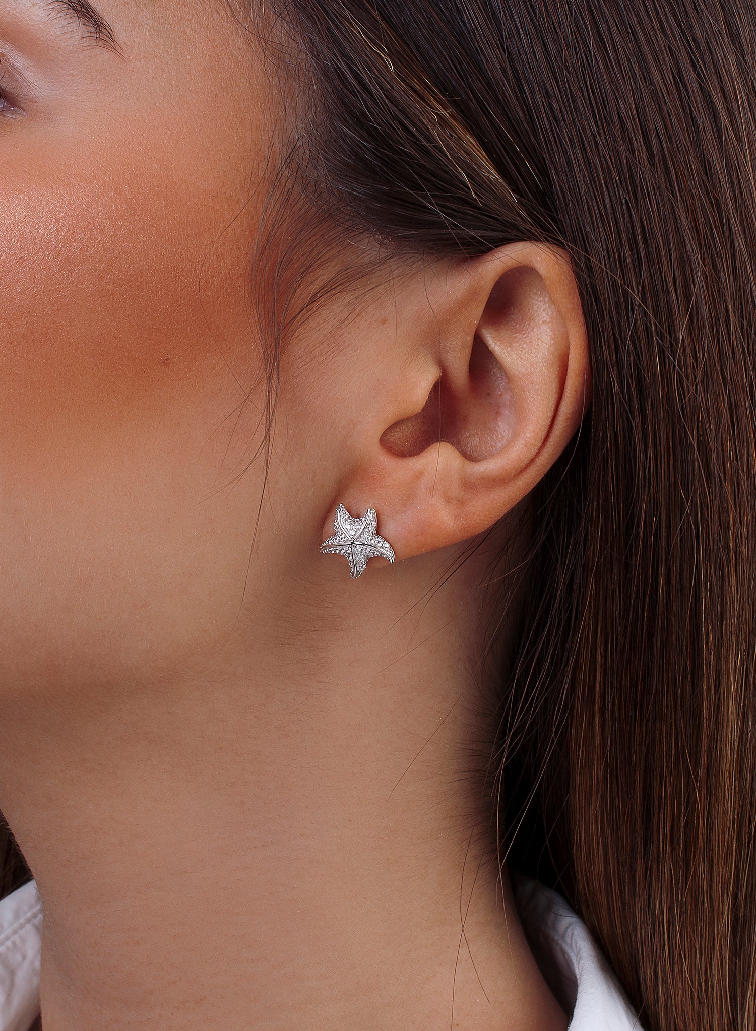Pendientes pequeños de plata diseño estrella de mar con circonitas
