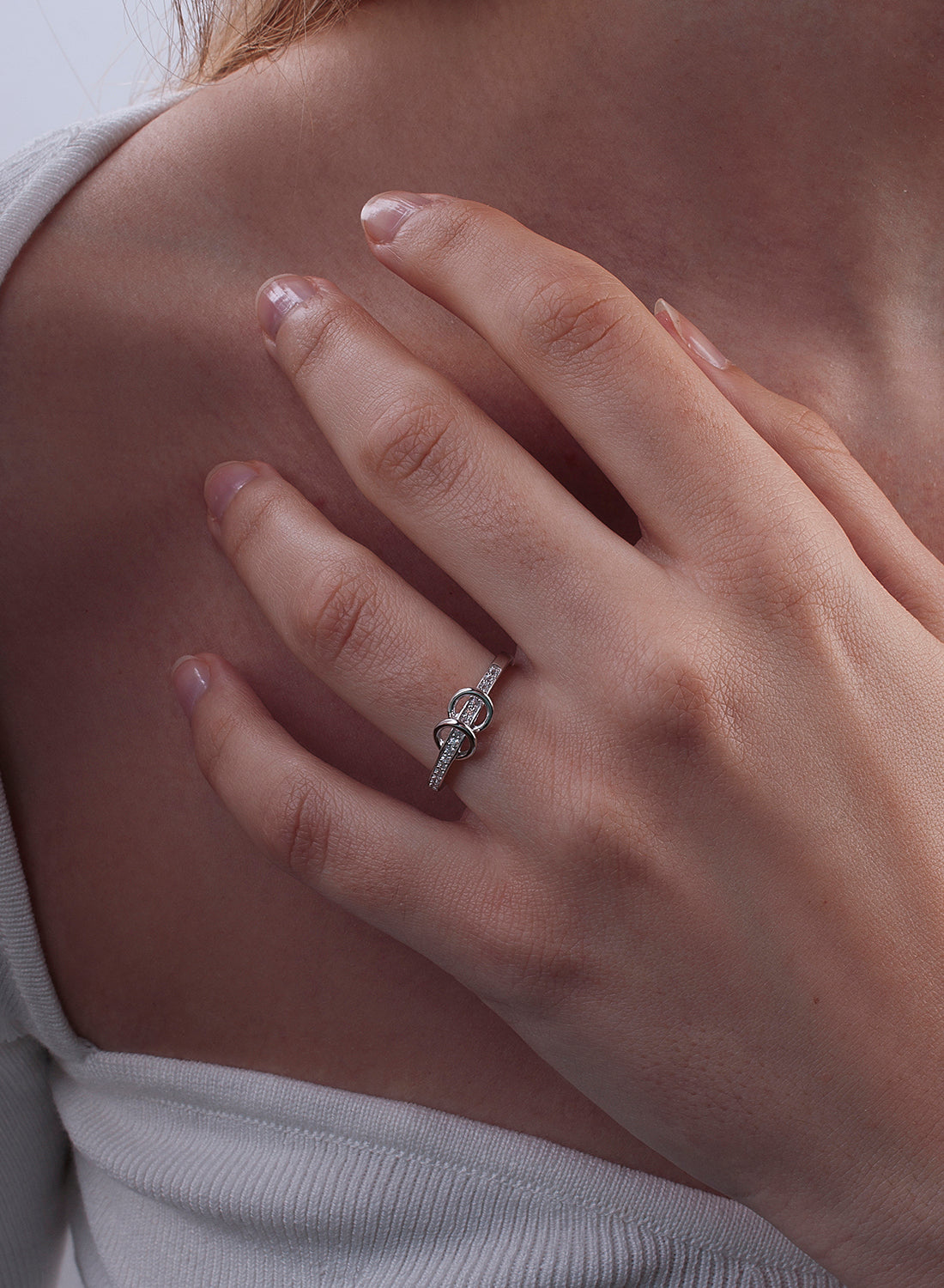 Anillos finos diseño de doble aro y circonitas